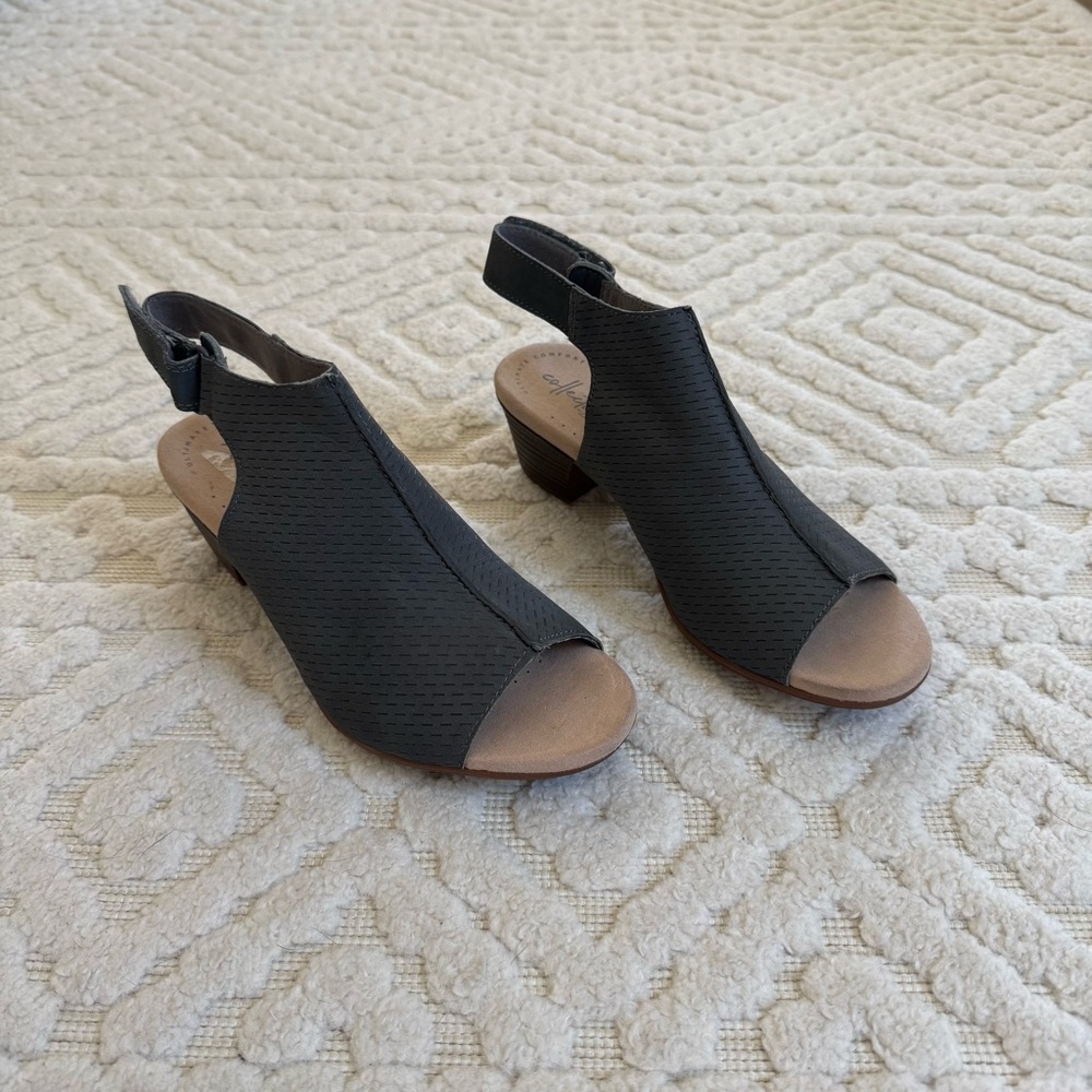 Clarks Valarie James Grey Nubuck Peep Toe Slingback Wedge Sandals 8 Comfort